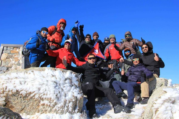 सगरमाथा दिवसमा  अष्ट्रेलियाका  नेपालीहरुले गरे अष्ट्रेलियाको सर्वोच्च शिखर माउन्ट कोसियस्को सफल आरोहण 