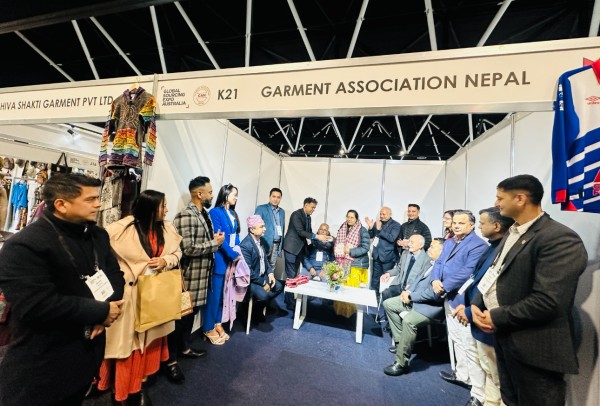 सिड्नीमा नेपाली हस्तकलाको प्रदर्शनमा राजदूत तथा बाणिज्यदूतको अवलोकन