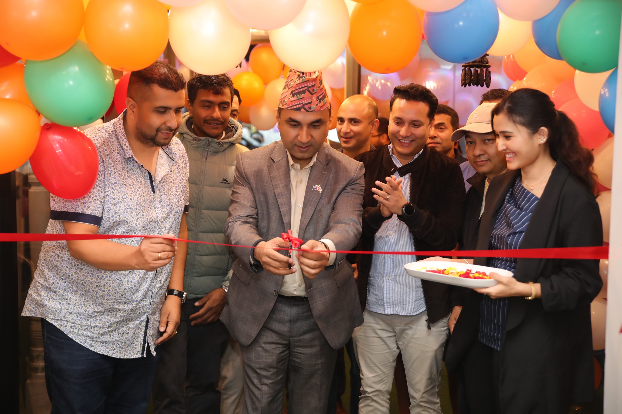 अस्ट्रेलियामै पहिलोपटक खुल्यो फायर मःमः पाइने नेपाली रेस्टुरेन्ट