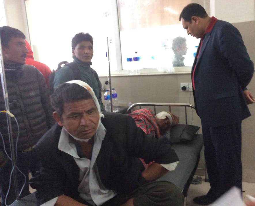 चुनाव हारपछि एमालेले कुटे काग्रेस कार्यकर्ता