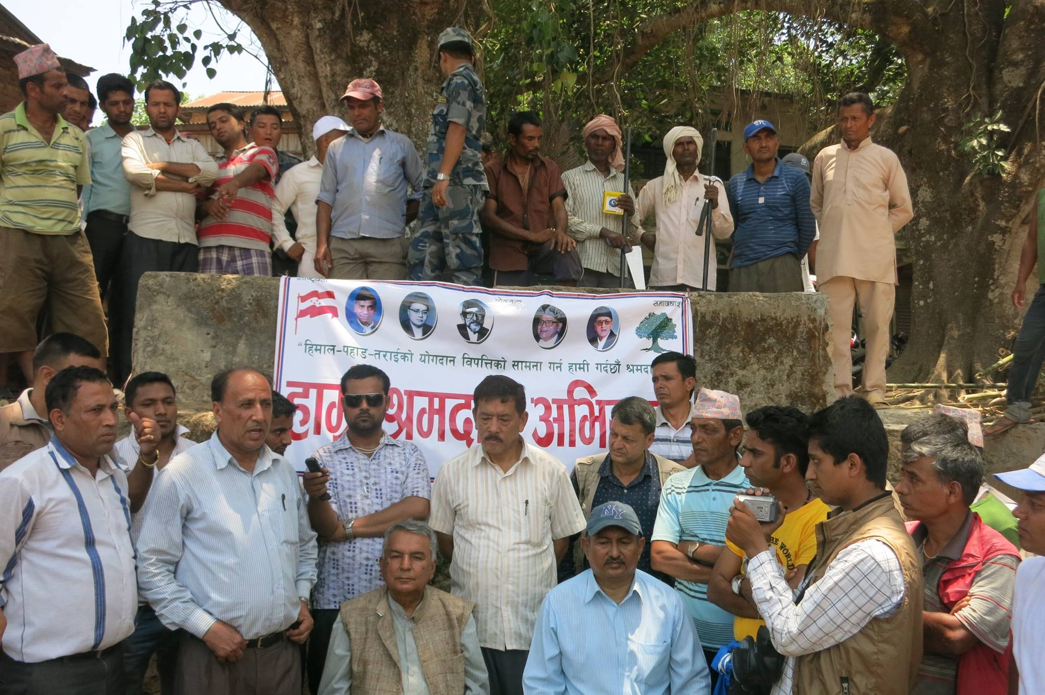 नुवाकोटको जिलिङका संयुक्त रुपमा बिद्यालय भवन बनाउदै कांग्रेस एमाले