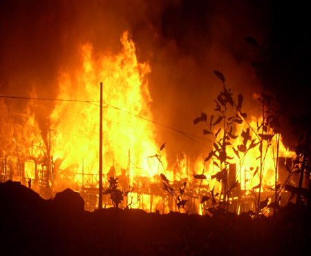 मध्यरातमा आगलागी हुँदा एकैपरिवारको चार जनाको मृत्य 