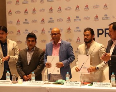 प्रधानमन्त्री कप क्रिकेटमा  मुख्य प्रायोजक एक्सपर्ट  पहिलो हुनेलाई बिस लाख र ट्रफी