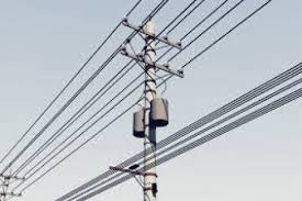 इलाममा बिद्युतले गाडेको पोल ढले तरपनि बत्ती बलेन