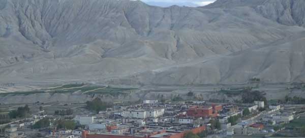एकहप्ता पर्यटकलाई लोमान्थाङ जान रोक