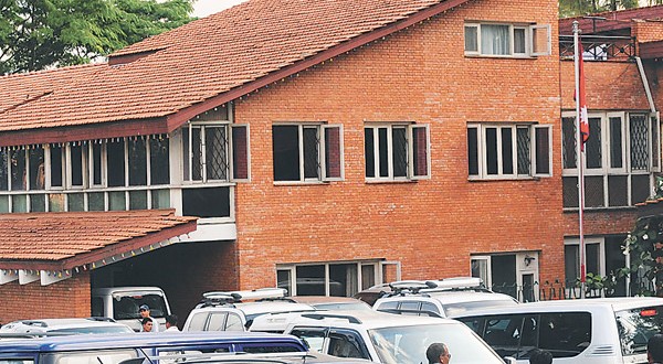 सत्ता पक्ष र विपक्षी मोर्चाका बीचमा केहिबेरपछि वालुवाटारमा औपचारिक वार्ता हुँदै 