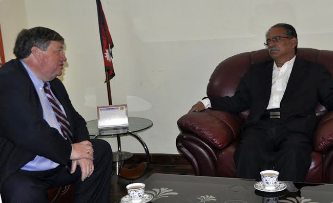 एमाओवादी अध्यक्ष र अमेरिकी राजदुत भेट 