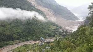 दोलखा र सिन्धुपाल्चोकका सडक पहिरोको उच्च खतरामा