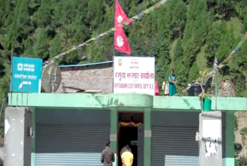 केरुङ पुग्ने बाटो खुल्यो