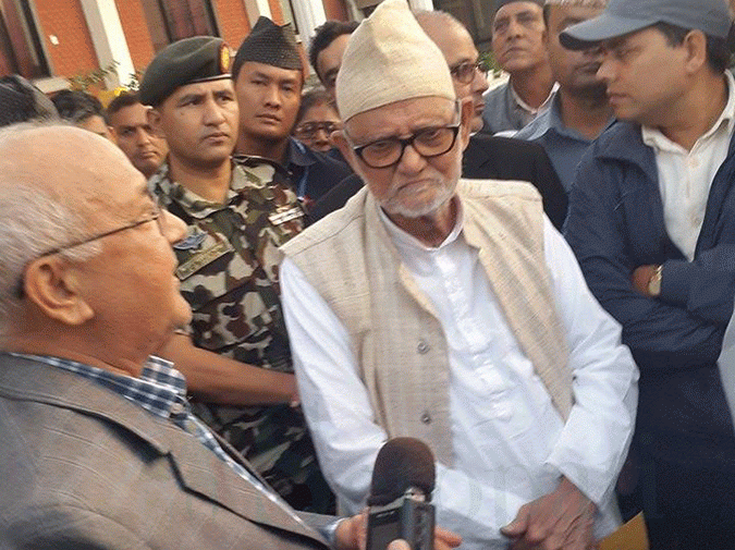 सहयोग माग्दै एमाले अध्यक्ष कांग्रेस र राप्रपा नेपालको दैलोमा